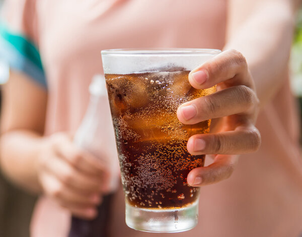 可乐好喝么？汽水里的果糖和蔗糖可能会促进肝脏双倍脂肪生成！